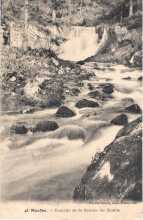 Cliquez ici pour agrandir la carte postale ancienne de la source du Doubs.